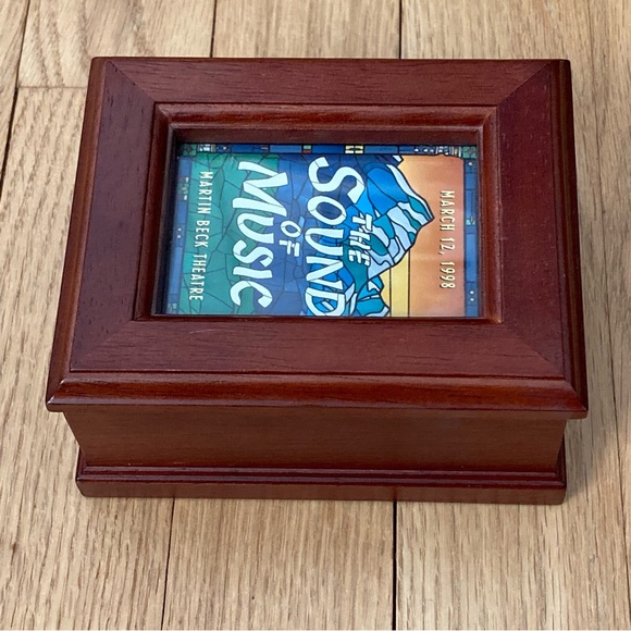 Extremely RARE Music Box “EDELWEISS”, The Sound of Music, Broadway, 1998. - Picture 8 of 12